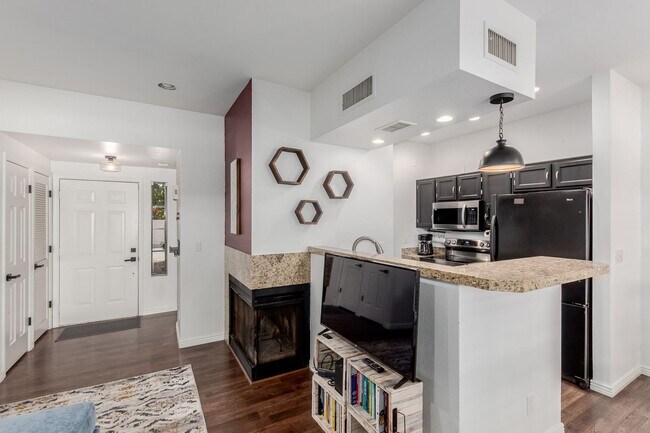 Building Photo - Racquet Club Condo – 1 Bedroom, 1 Bath
