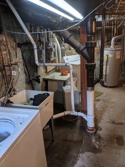 laundry/storage - 2255 Pierce St NE