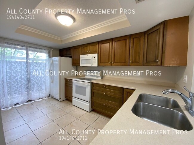 Building Photo - 5685 Summer Side Ln