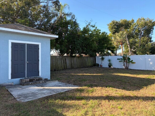 Building Photo - Freshly North St Pete 4 Bedroom Home