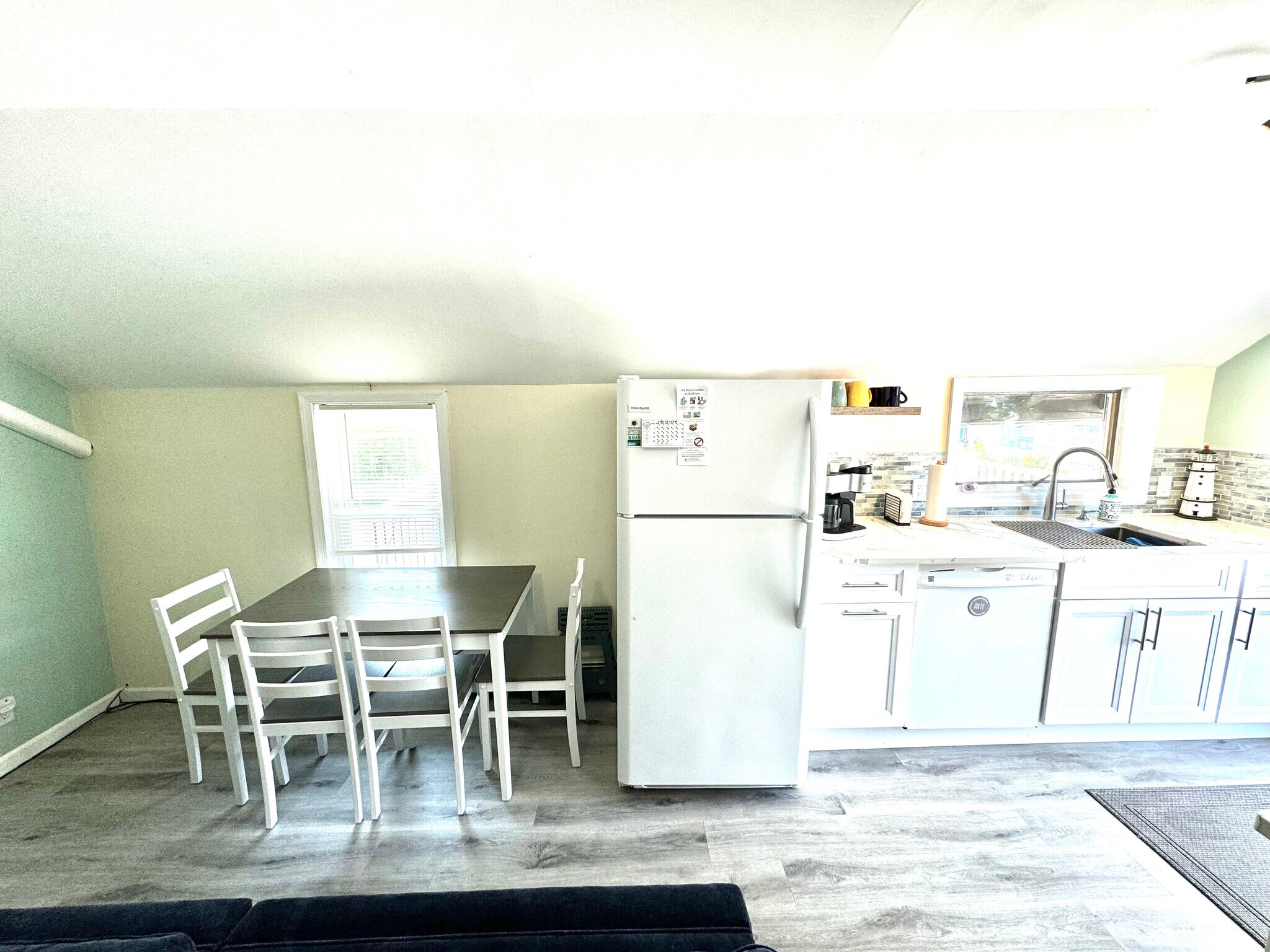 All new table and chairs - 213 Amber St