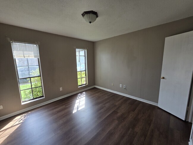 Building Photo - 204 Cantal Dr