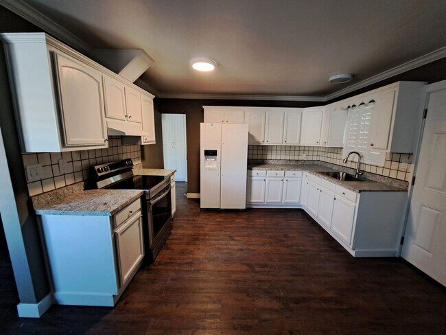 Building Photo - Nice and Cozy Duplex in the Heart of Hemet is now for rent