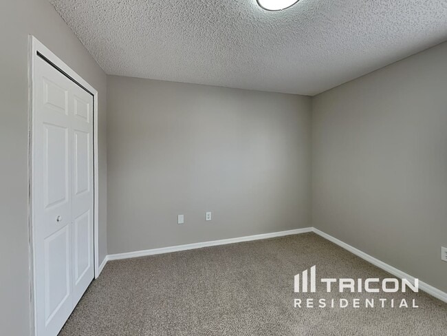 Building Photo - 12610 Lake Vista Dr