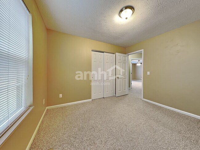 Building Photo - 123 Shaw Rd