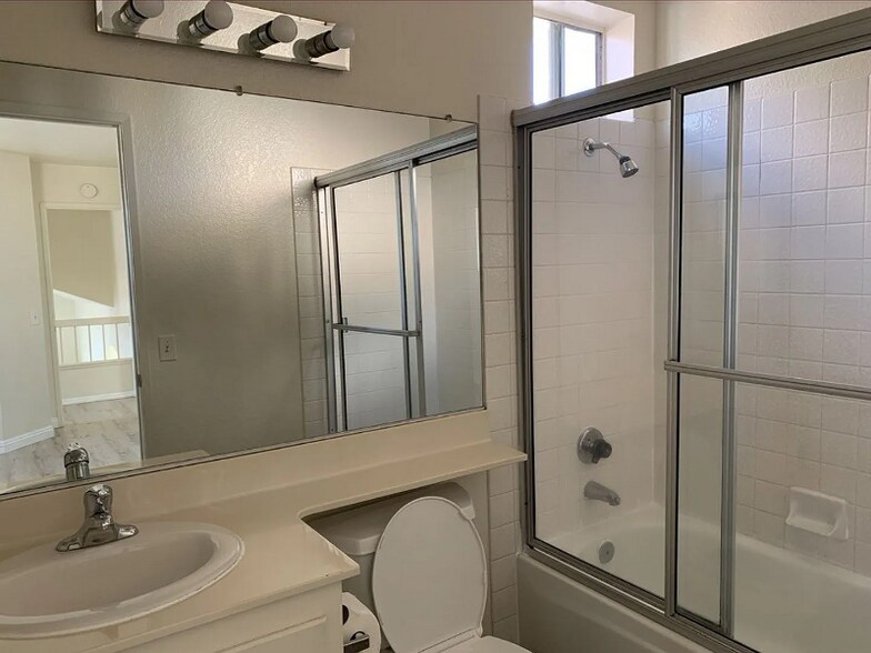 Building Photo - 30 Cantera