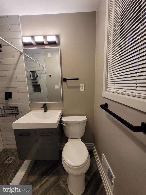 Building Photo - 2710 Rose Valley Dr