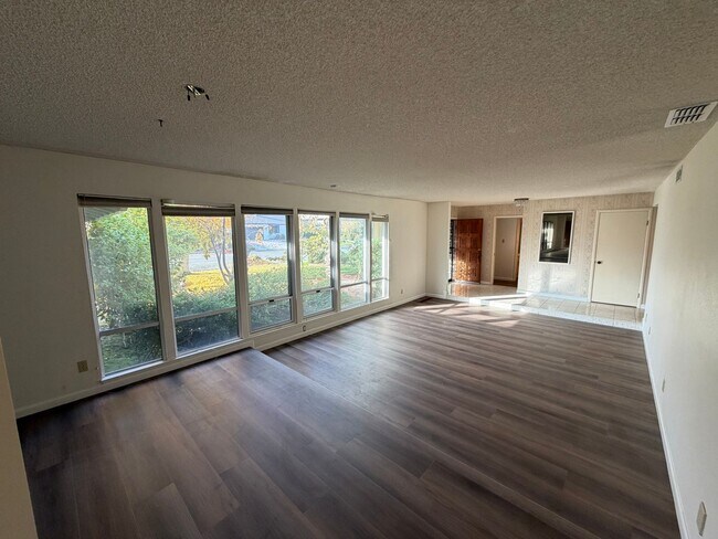 Building Photo - 3 Bedroom | 2 Bathroom | Single-Family Home in Sacramento