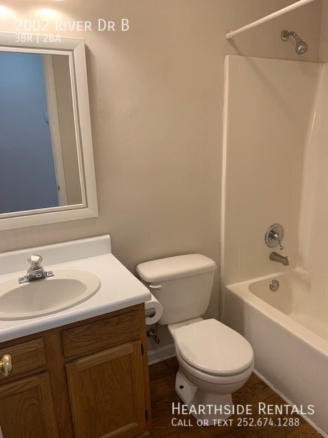 Building Photo - 2002 River Dr