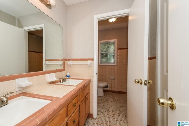 Building Photo - 2421 Etowah St