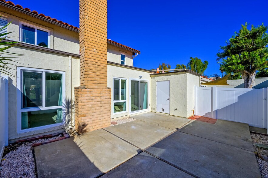 large yard - 30747 Calle Chueca