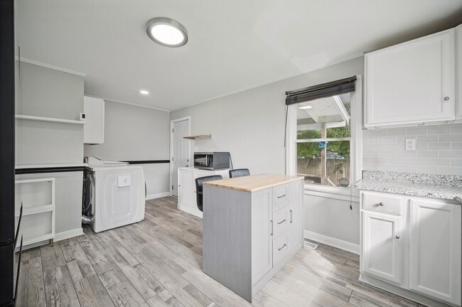 Building Photo - 3600 Mariner Ave