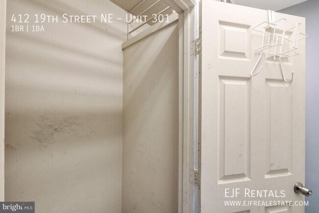 Building Photo - 412 19th St NE