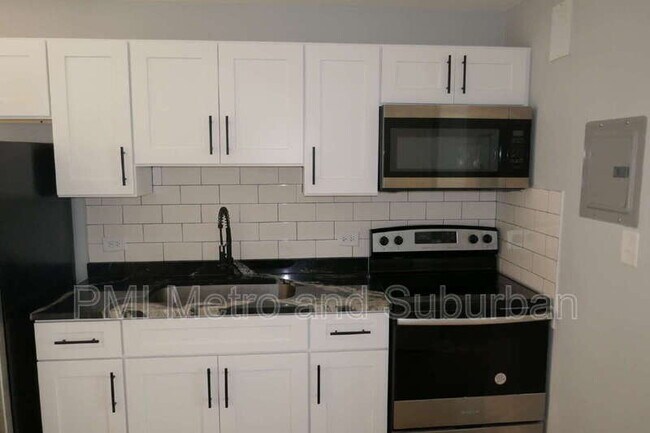 Building Photo - 748 E 5th Ct