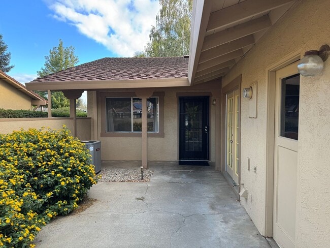 Building Photo - For Rent – Charming Woodland Condo with Co...