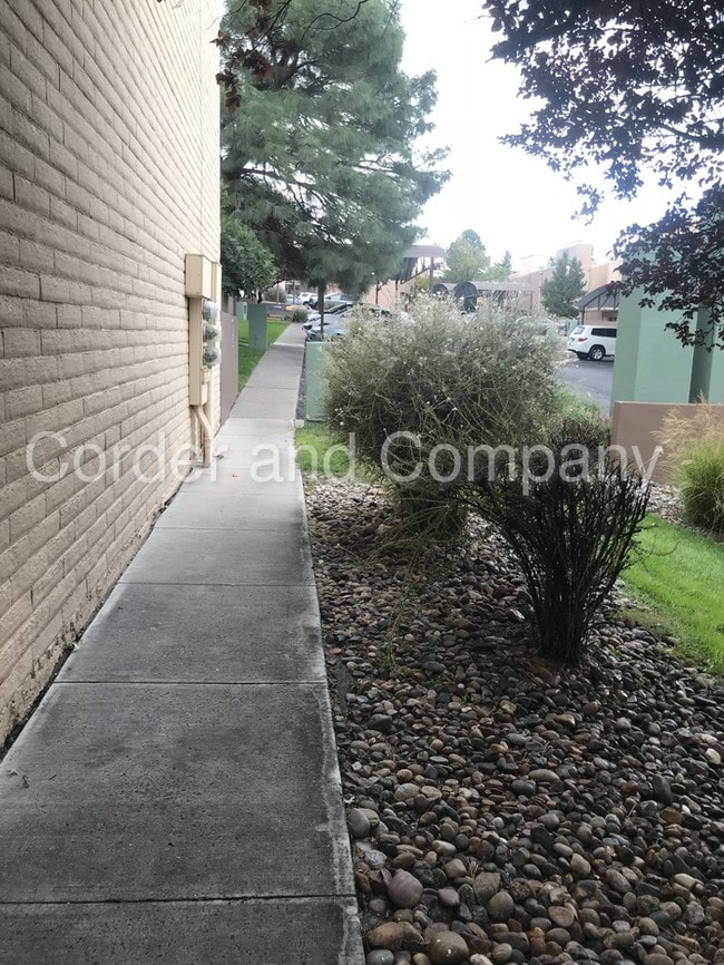 Building Photo - Available Now ! At The Pointe Condominiums