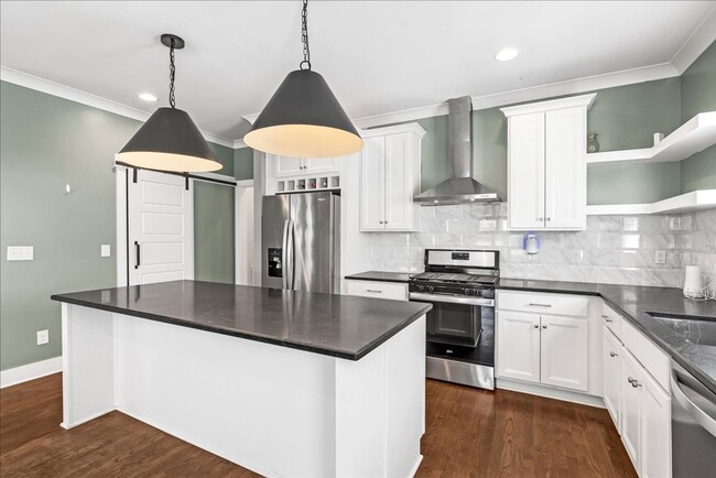 Building Photo - Columbia Avenue Condo