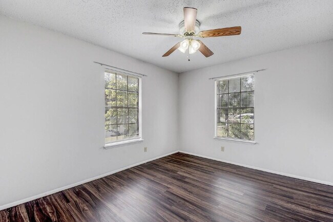 Building Photo - 4806 Russet Hill Dr