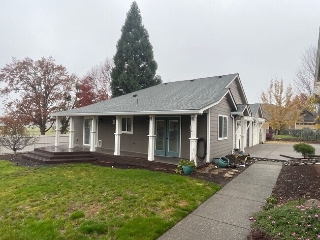Building Photo - 2304002
