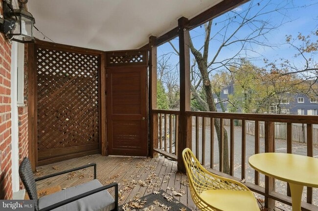 Building Photo - 7 Russell Rd