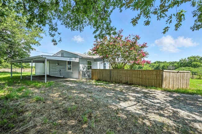 Building Photo - 1206 TX-78 BUS