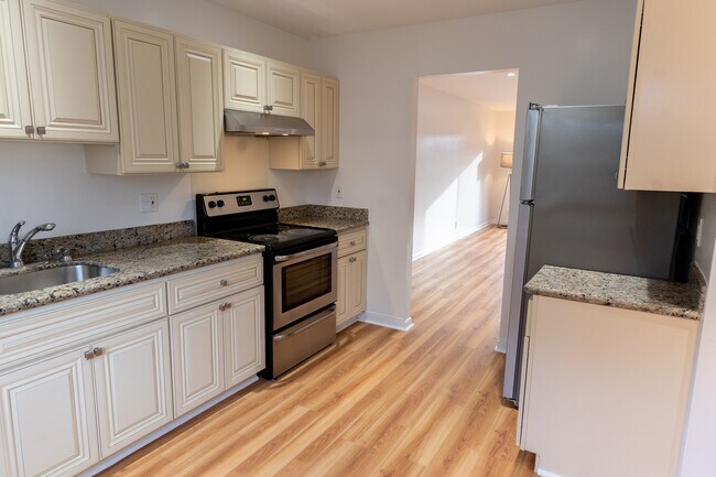 Granite Counter Tops - 455 Hope St