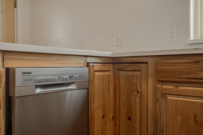 Building Photo - 501 El Paraiso Rd NW