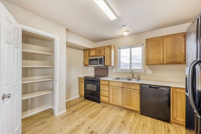 Building Photo - 779 Century Ln