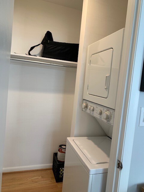 Walk in closet with in-unit washer and dryer. - 2012 O St NW