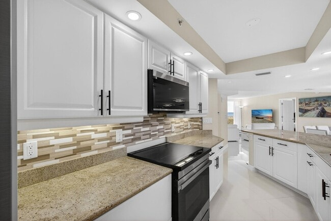 Building Photo - 3000 N Ocean Dr