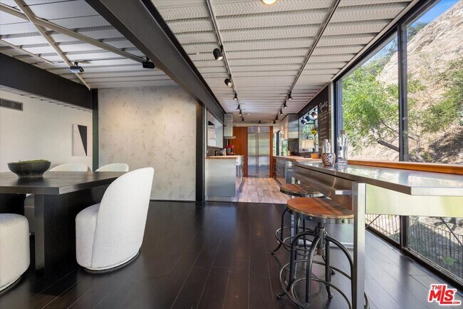 Building Photo - 4046 Stoneybrook Dr
