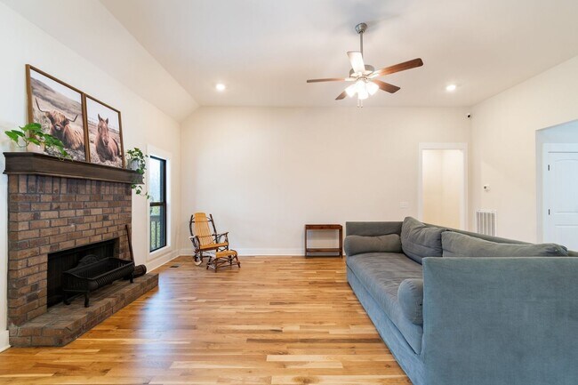 Building Photo - Stunner West of Nashville