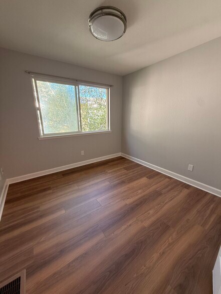 Building Photo - 755 14th Ave