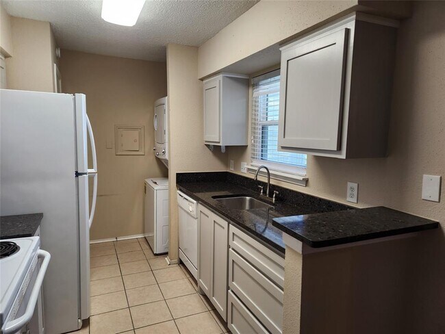 Building Photo - 7600 Emmett F Lowry Expy