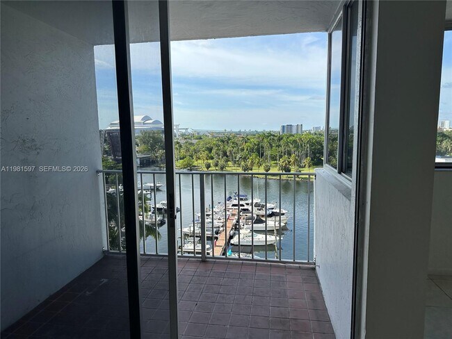 Building Photo - 1700 NW N River Dr