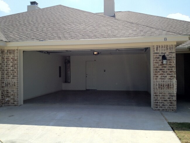 Building Photo - 205 Chapel Trail Cir