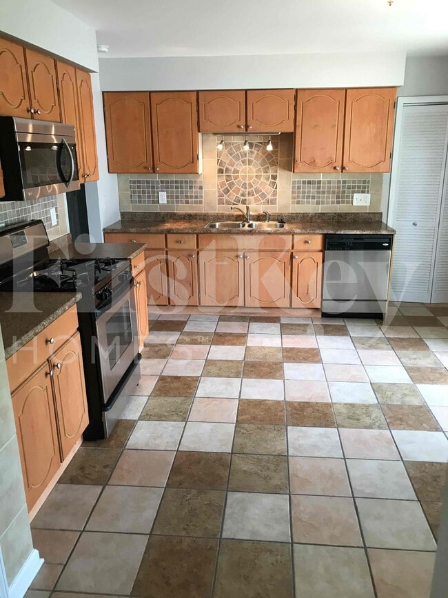 Building Photo - 127 Saugatuck Rd