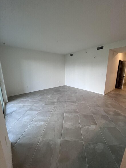 Building Photo - 12320 Wellen Golf St