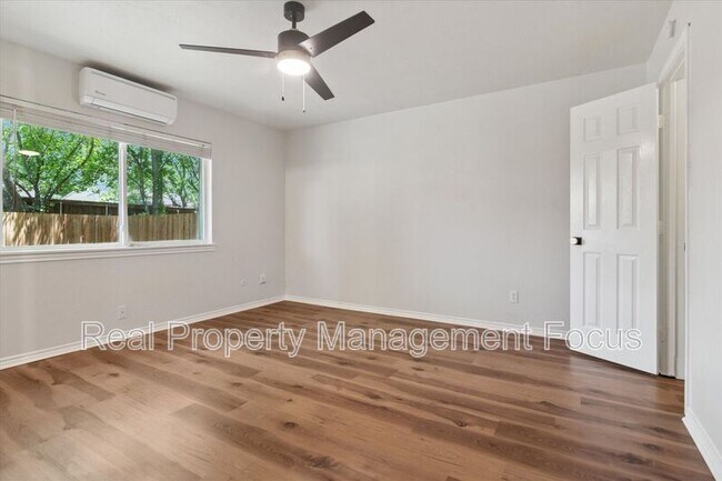 Building Photo - 511 Cumberland Dr