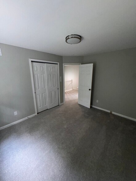 Building Photo - 73 Village Dr