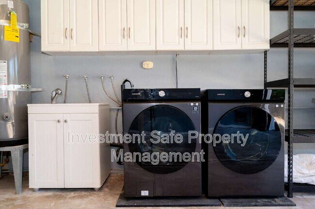 Building Photo - 346 Inkopah St