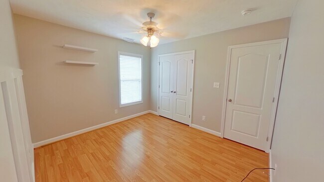 Building Photo - 622 Thorncliff Dr