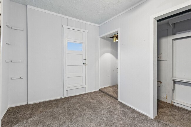 Building Photo - 511 Poppleton Ave