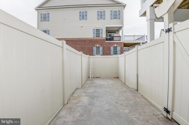Building Photo - 24951 Avonlea Dr