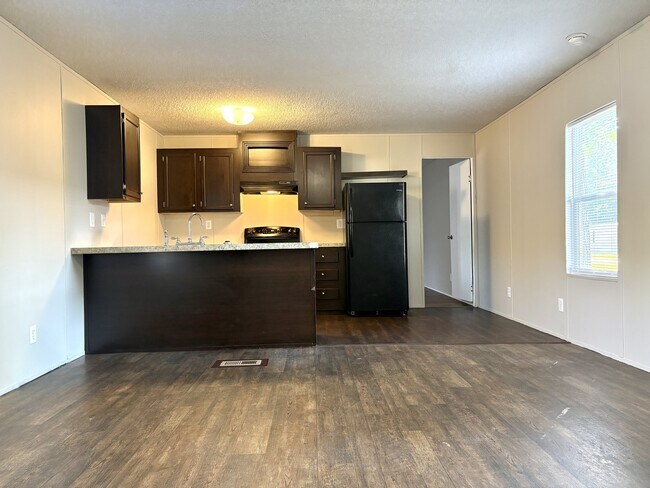 Building Photo - 407 Chloe Cir