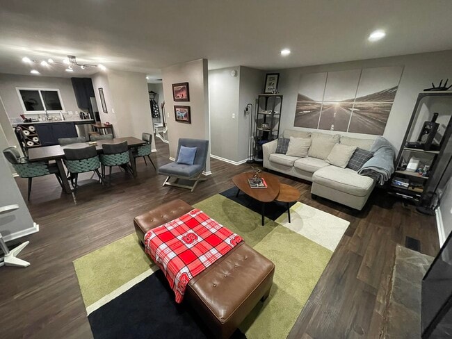 Building Photo - 5783 Forest Lawn Ct