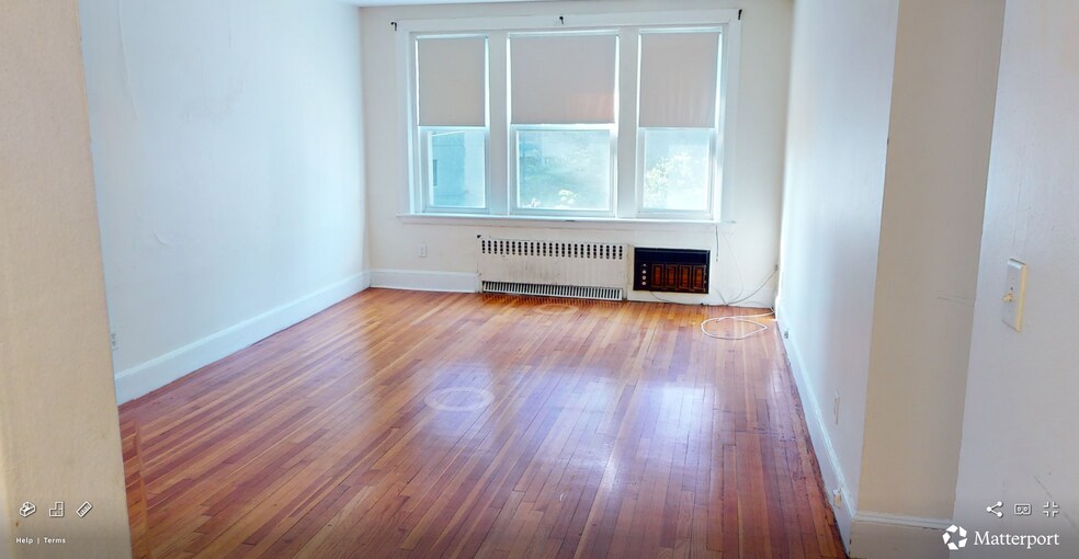 Primary Photo - 1563 Beacon St