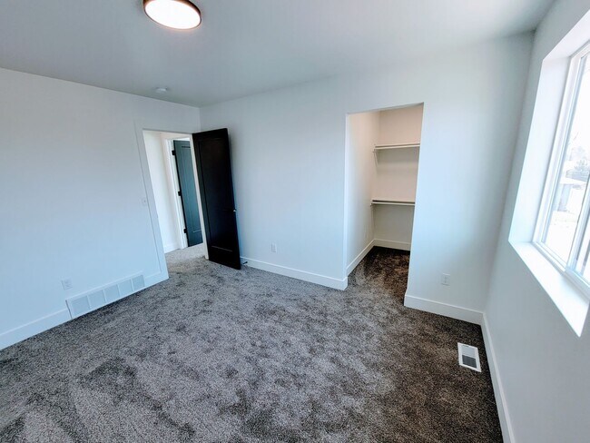 Building Photo - ABSOLUTELY UNBELIEVABLE NEW HIGH END CUSTO...