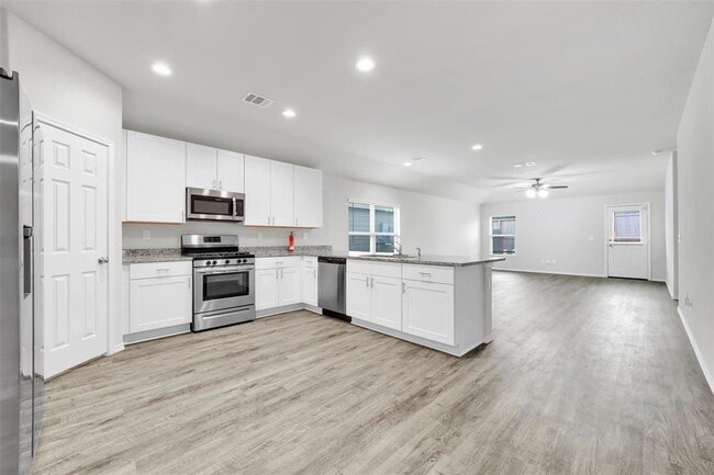 Building Photo - 4351 Stuebner Hl Dr