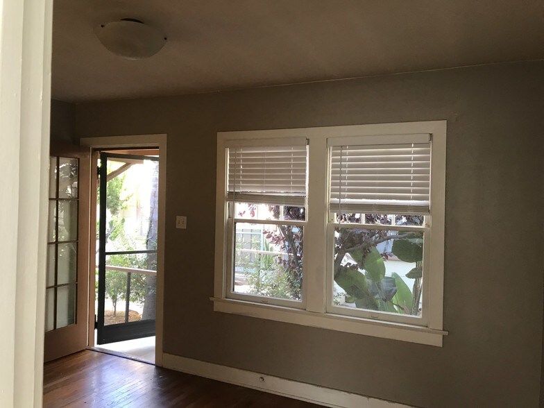 Building Photo - 223 Strand St